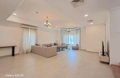 Compound - 3 Bedrooms - 4 Bathrooms for rent in Saar - Northern Governorate