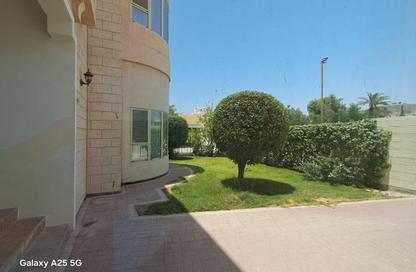 Compound - 3 Bedrooms - 4 Bathrooms for rent in Saar - Northern Governorate