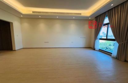 Villa - 5 Bedrooms - 5 Bathrooms for rent in Janabiya - Northern Governorate