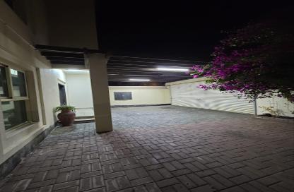 Villa - 5 Bedrooms - 4 Bathrooms for rent in Janabiya - Northern Governorate