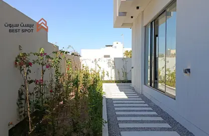 فيلا - 5 غرف نوم - 6 حمامات للبيع في سار - المحافظة الشمالية