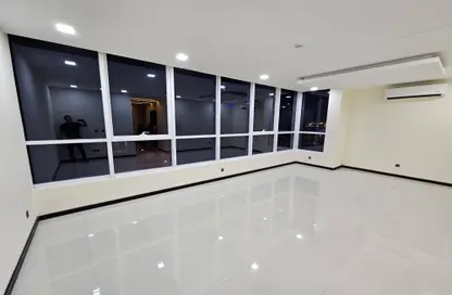 Apartment - 2 Bedrooms - 3 Bathrooms for rent in Hidd - Muharraq Governorate