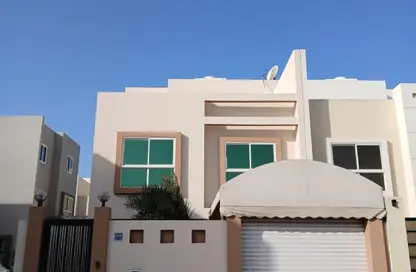Villa - 4 Bedrooms - 3 Bathrooms for sale in Tubli - Central Governorate