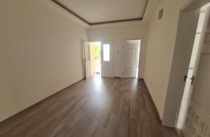 Compound - 3 Bedrooms - 3 Bathrooms for rent in Saar - Northern Governorate