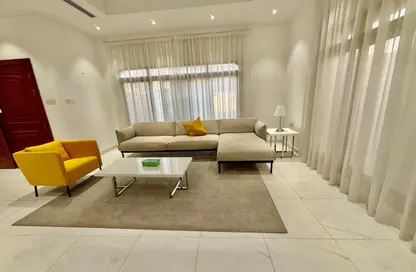 Villa - 4 Bedrooms - 5 Bathrooms for rent in Saar - Northern Governorate