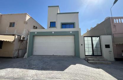 Villa - 3 Bedrooms - 4 Bathrooms for sale in Isa Town - Central Governorate