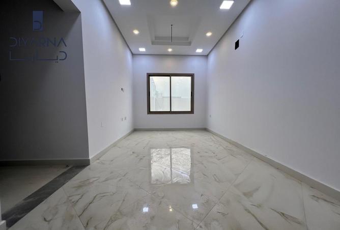 989326 - Property Image 2