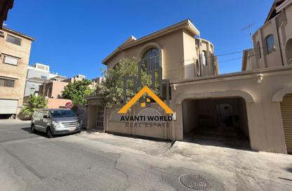 Villa - 4 Bedrooms - 5 Bathrooms for rent in Mahooz - Manama - Capital Governorate
