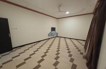 Apartment - 2 - 2 for rent in Sanabis - Manama - Capital Governorate