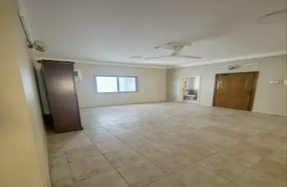 Apartment - 3 Bedrooms - 3 Bathrooms for rent in Mahooz - Manama - Capital Governorate