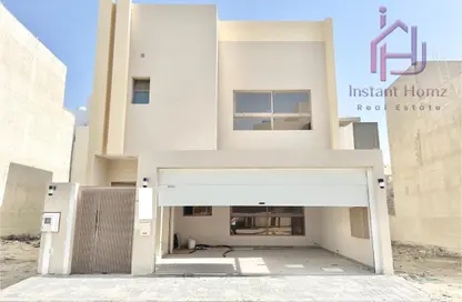 Villa - 5 Bedrooms - 6 Bathrooms for sale in Busaiteen - Muharraq Governorate