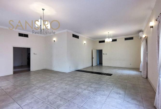 982557 - Property Image 2