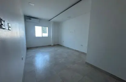 Office Space - 2 Bedrooms - 2 Bathrooms for rent in Hamad Town - Northern Governorate