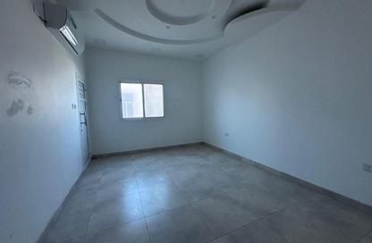 Office Space - 2 Bedrooms - 2 Bathrooms for rent in Hamad Town - Northern Governorate