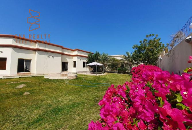 989261 - Property Image 2