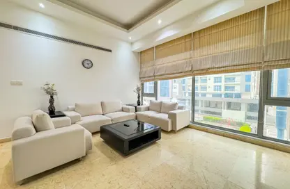 Apartment - 2 Bedrooms - 3 Bathrooms for rent in Al Juffair - Capital Governorate