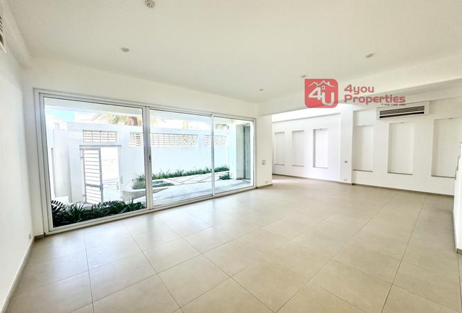 989847 - Property Image 3