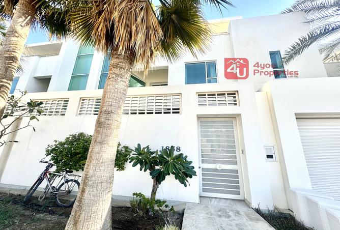 989847 - Property Main Image