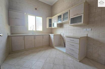 عمارة بالكامل - 8 غرف نوم - 8 حمامات للايجار في سار - المحافظة الشمالية