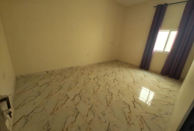 987375 - Property Image 2