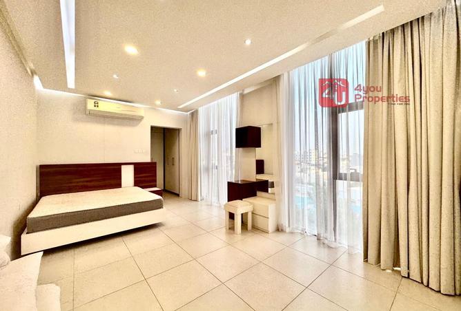 995421 - Property Image 2