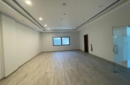 Whole Building - Studio - 7+ Bathrooms for rent in Tubli - Central Governorate