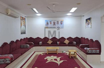 عمارة بالكامل - 8 غرف نوم - 8 حمامات للبيع في جدحفص - المحافظة الشمالية