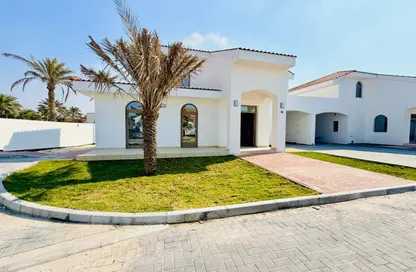 Villa - 4 Bedrooms - 4 Bathrooms for rent in Janabiya - Northern Governorate