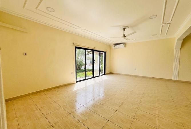 998721 - Property Image 2