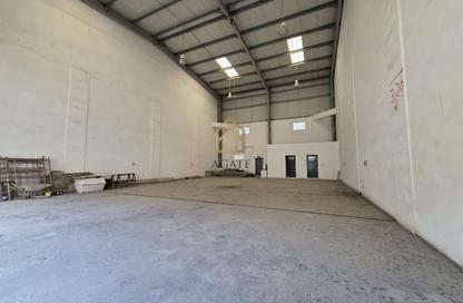 Warehouse - Studio - 6 Bathrooms for rent in Salmabad - Central Governorate