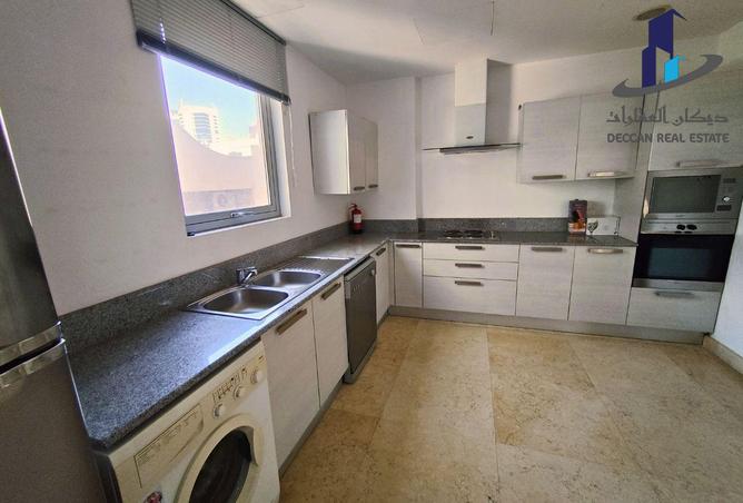 988605 - Property Image 2