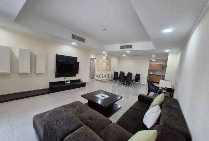 987100 - Property Image 2