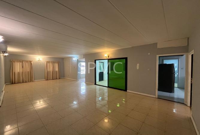 985326 - Property Image 2