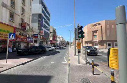 Shop - Studio - 1 Bathroom for rent in Exhibition Road - Hoora - Capital Governorate