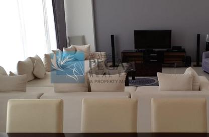 Apartment - 3 Bedrooms - 4 Bathrooms for rent in Sanabis - Manama - Capital Governorate