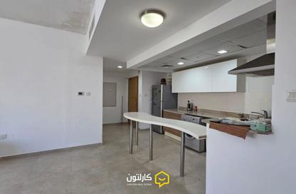 شقة - غرفة نوم - 2 حمامات للبيع في شارع أمواج - أمواج - المحرق