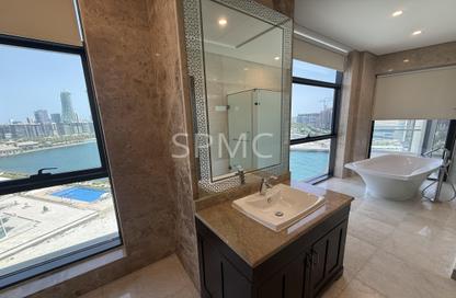 Penthouse - 4 Bedrooms - 6 Bathrooms for rent in Reef Island - Capital Governorate