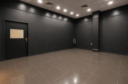 Retail - Studio for rent in Manama Downtown - Manama - Capital Governorate