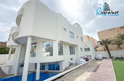 Villa - 5 Bedrooms - 6 Bathrooms for rent in Mahooz - Manama - Capital Governorate