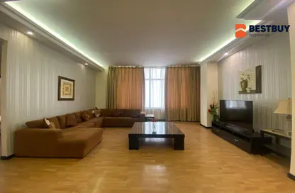 Apartment - 3 Bedrooms - 3 Bathrooms for rent in Al Juffair - Capital Governorate