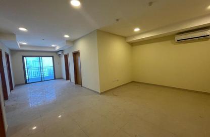 Apartment - 3 Bedrooms - 3 Bathrooms for rent in Sanabis - Manama - Capital Governorate