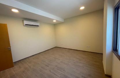 Apartment - 3 Bedrooms - 3 Bathrooms for rent in Sanabis - Manama - Capital Governorate