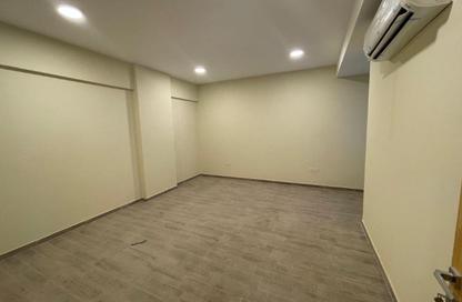Apartment - 3 Bedrooms - 3 Bathrooms for rent in Sanabis - Manama - Capital Governorate