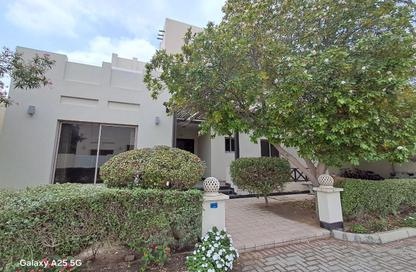Compound - 4 Bedrooms - 6 Bathrooms for rent in Janabiya - Northern Governorate