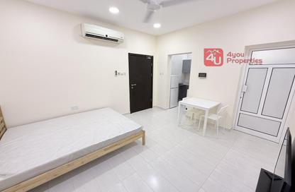 Apartment - Studio - 1 for rent in Zinj - Manama - Capital Governorate