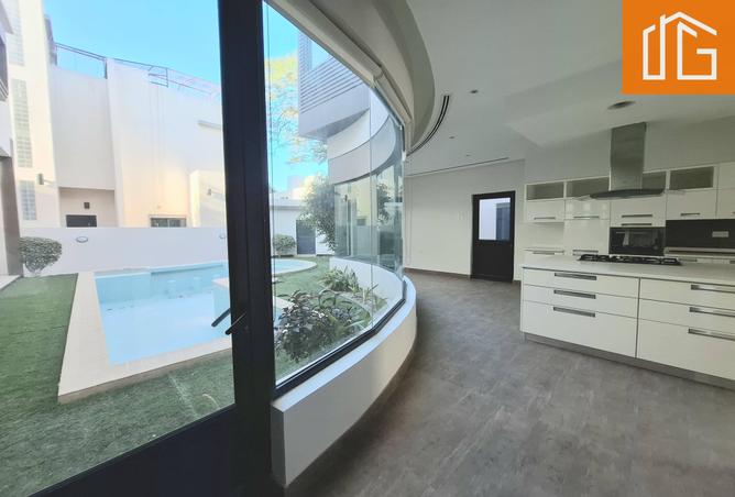 992143 - Property Image 2