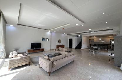 Compound - 4 Bedrooms - 6 Bathrooms for rent in Saar - Northern Governorate