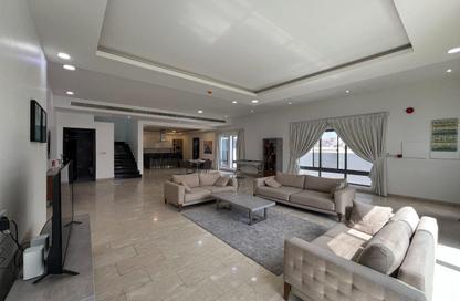 Compound - 4 Bedrooms - 6 Bathrooms for rent in Saar - Northern Governorate