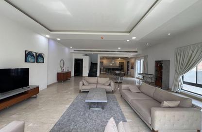 Compound - 4 Bedrooms - 6 Bathrooms for rent in Saar - Northern Governorate