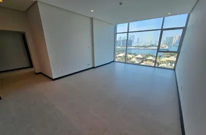 Apartment - 2 Bedrooms - 3 Bathrooms for rent in Reef Island - Capital Governorate